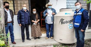 Entrega de tinacos Rotoplas en comunidades rurales de Tamaulipas